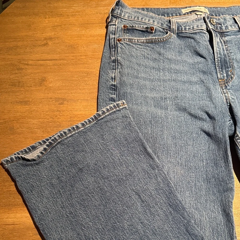 Abercrombie & Fitch Curve Love Bootcut Jean – 29 Short – Mid Rise - Picture 5 of 8